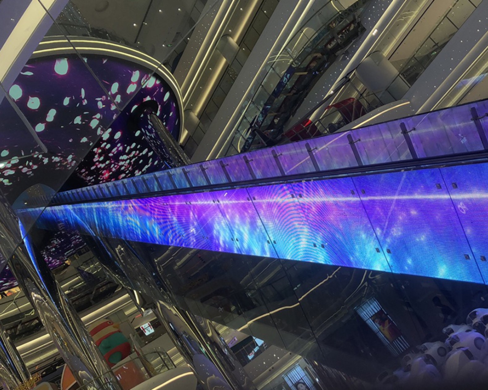  深圳龍崗華南城萬(wàn)達(dá)廣場(chǎng)-飛天梯