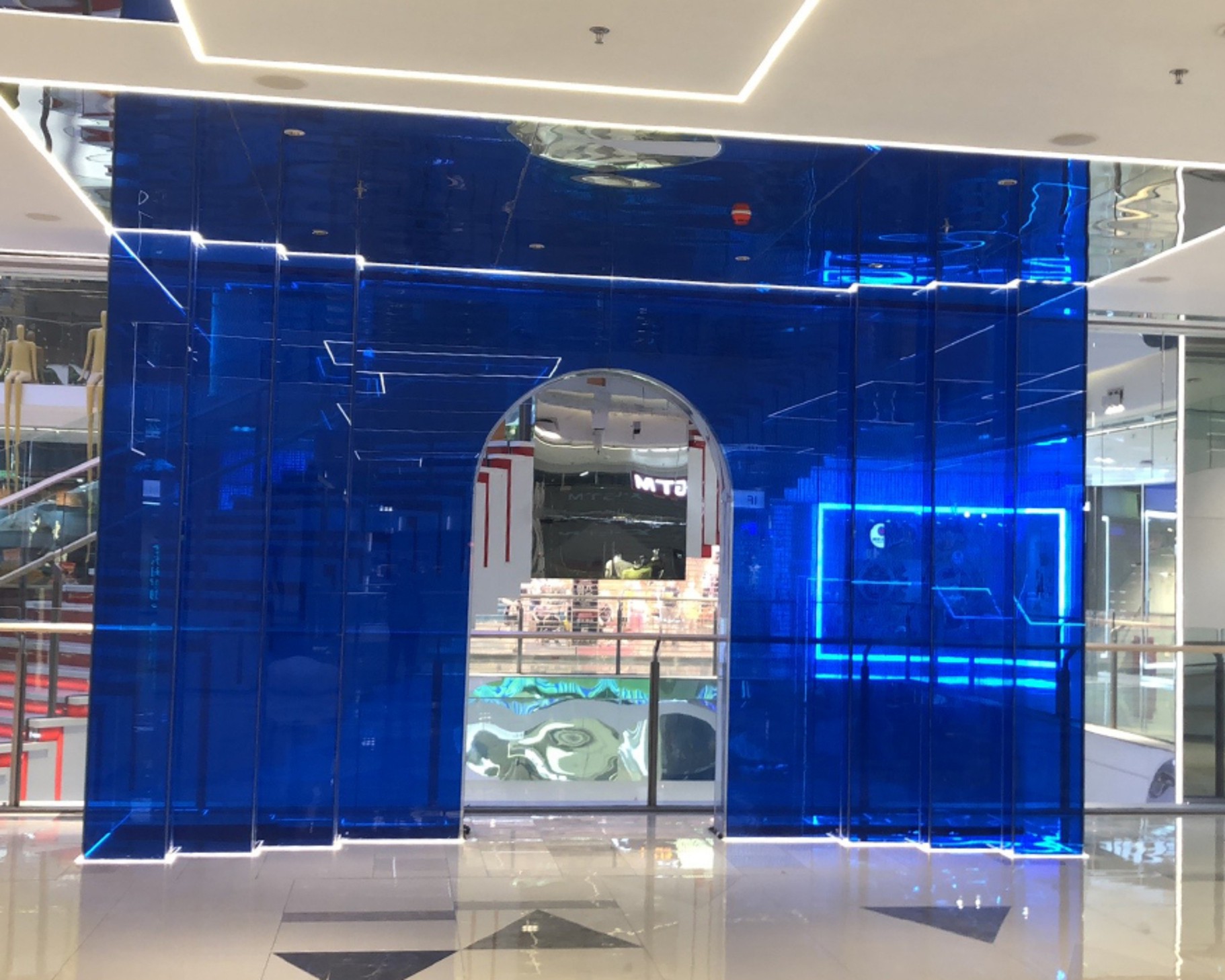 深圳龍崗華南城萬(wàn)達(dá)廣場(chǎng)-雷神之門